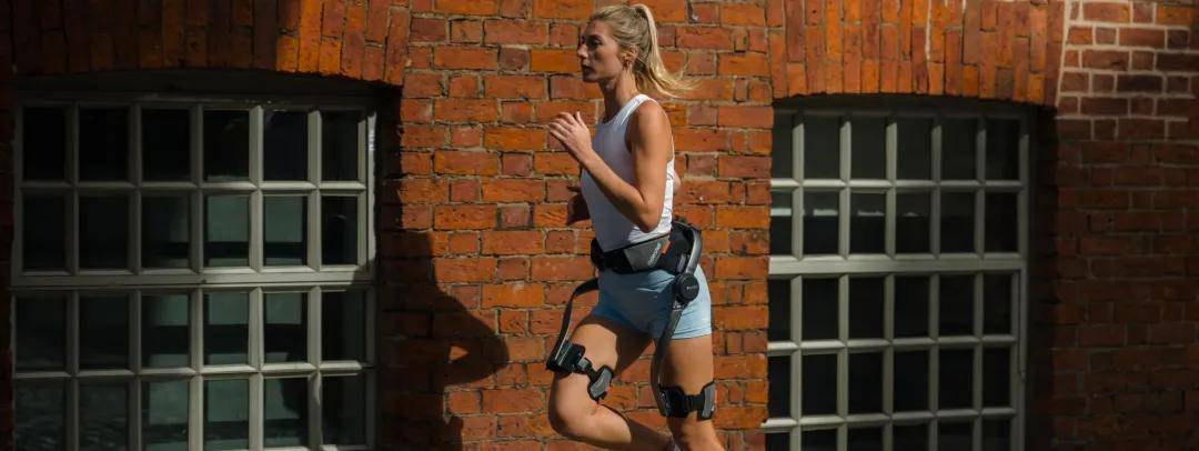 、AI大事件 嘉宾商学年终盘点2025产业链黑马、智能硬件(图13)